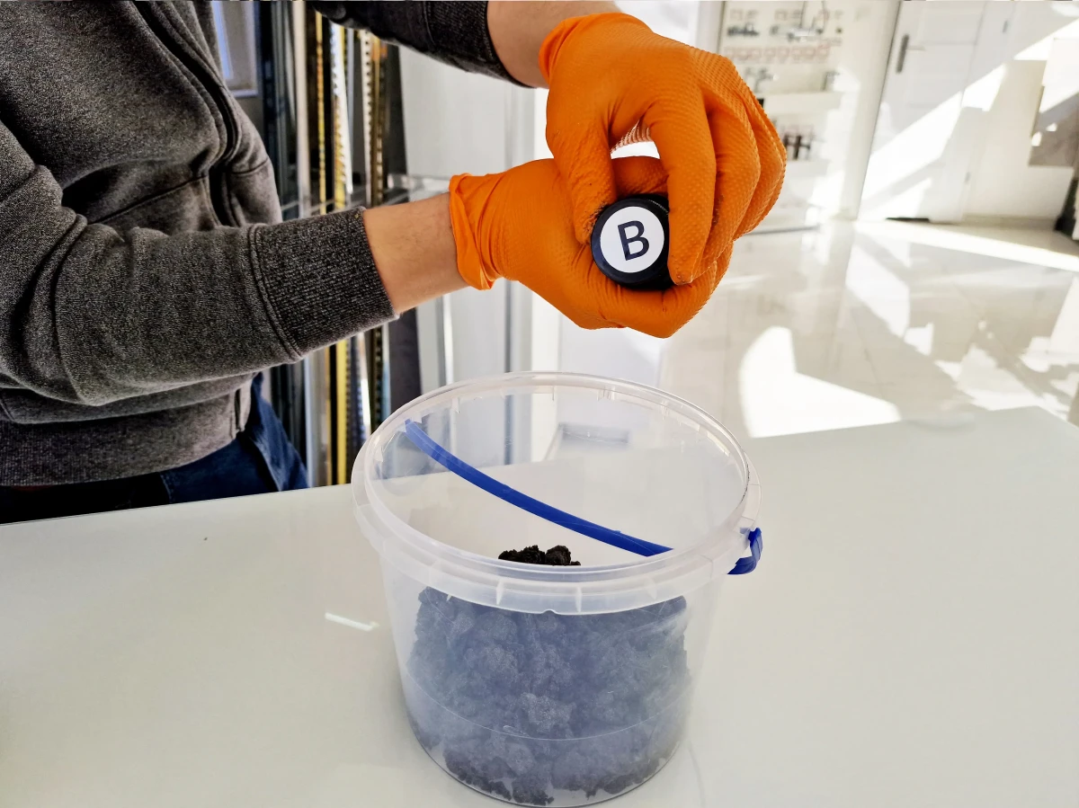 JAKA FUGA | epoksydowa metalizowana FUGA CZARNA ONYX 1kg – dekoracyjne do wnętrz – Szklane Mozaiki