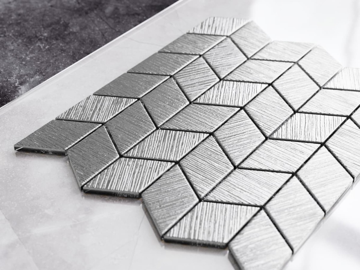 MOZAIKA SZKLANA CHEVRON ROMB SILVER SREBRNA CHROM METALIC STRUKTURA – dekoracyjne do wnętrz – Szklane Mozaiki