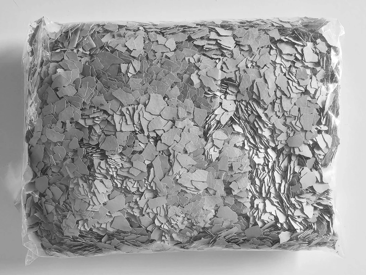 PŁATKI DEKORACYJNE DO POSADZKI ANTYPOŚLIZGOWE 100g / 10m2 – dekoracyjne do wnętrz – Szklane Mozaiki