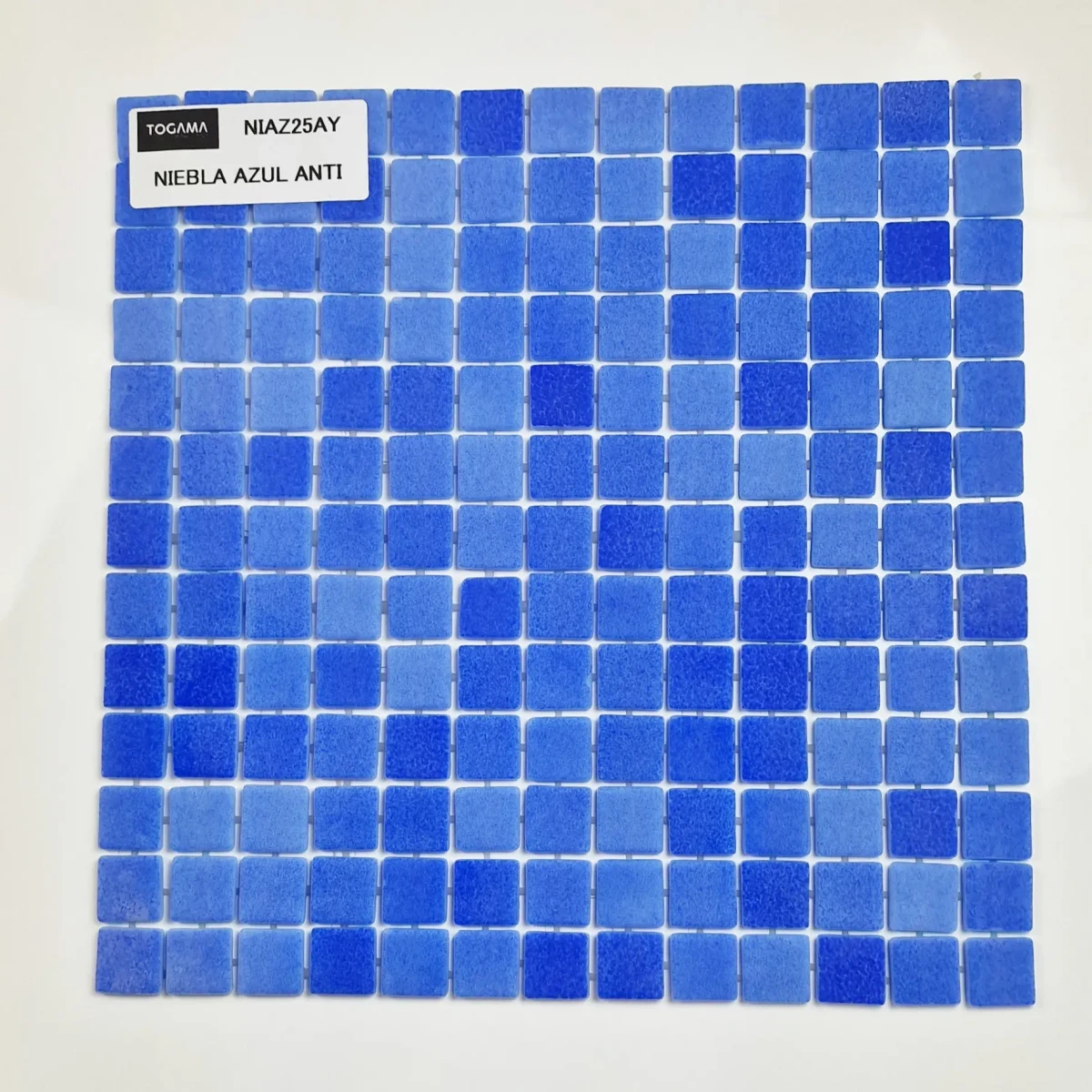 MOZAIKA BASENOWA TOGAMA NIEBLA AZUL SILK MAT – dekoracyjne do wnętrz – Szklane Mozaiki