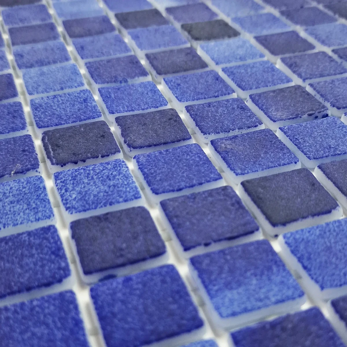 MOZAIKA BASENOWA TOGAMA NIEBLA FUERTE SILK MAT – dekoracyjne do wnętrz – Szklane Mozaiki