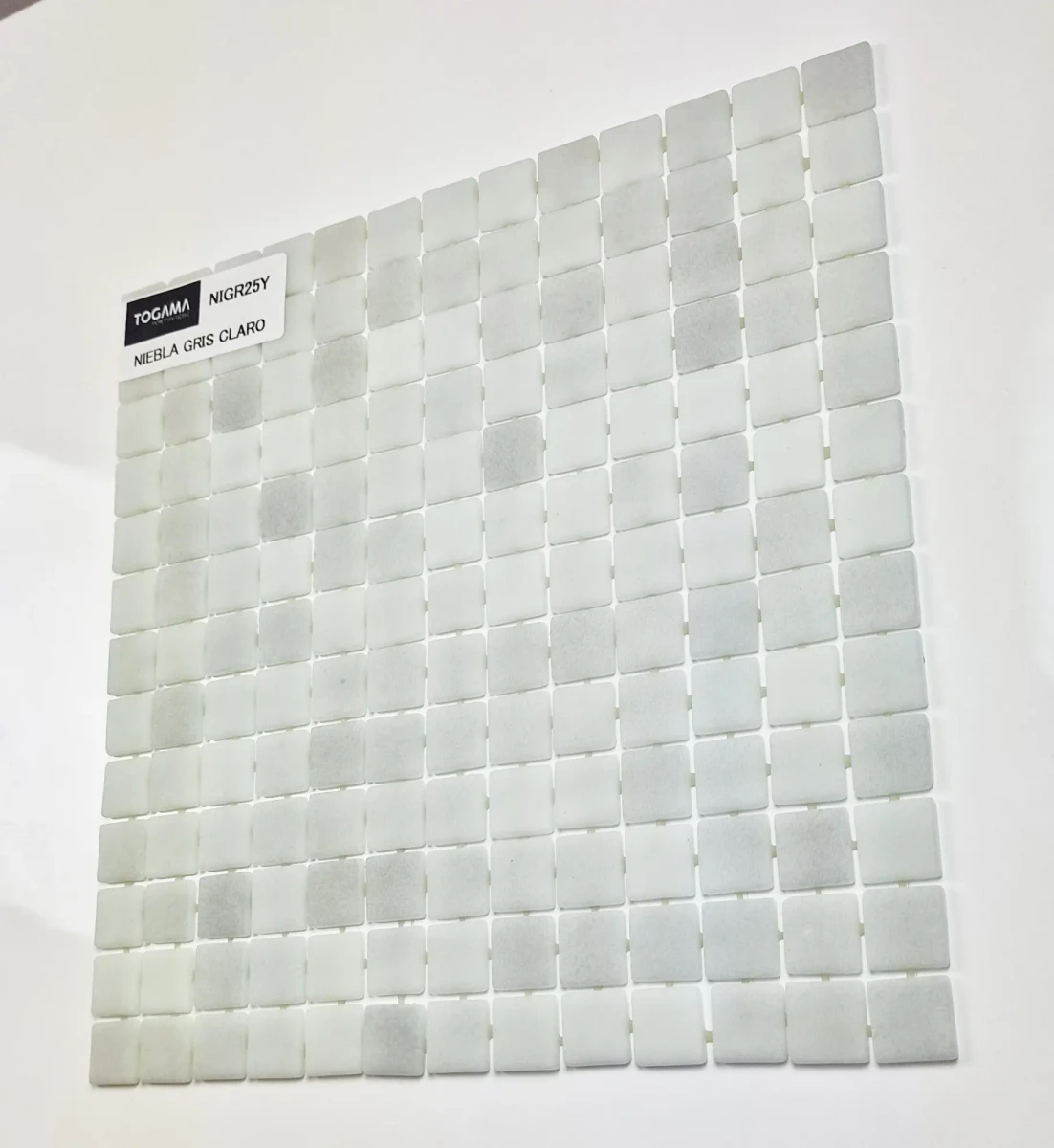 MOZAIKA BASENOWA TOGAMA NIEBLA GRIS SILK MAT – dekoracyjne do wnętrz – Szklane Mozaiki