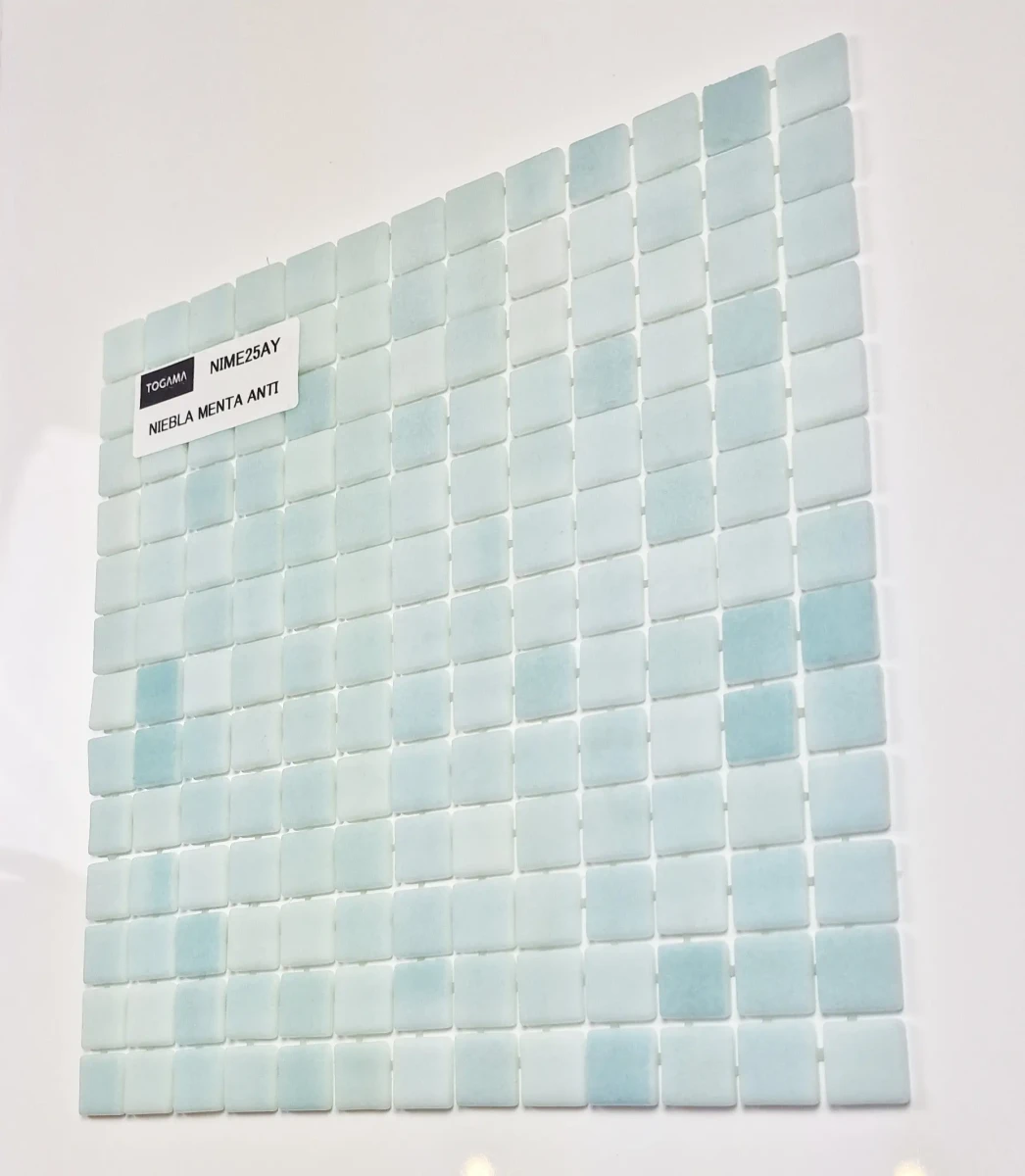 MOZAIKA BASENOWA TOGAMA NIEBLA MENTA SILK MAT – dekoracyjne do wnętrz – Szklane Mozaiki