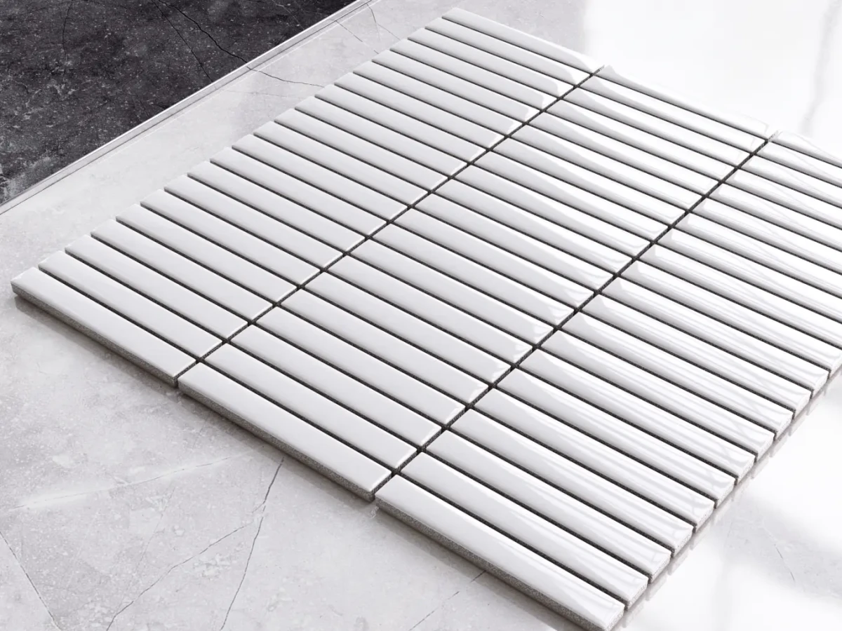 MOZAIKA CERAMICZNA MINI PIANO CLEAR WHITE POŁYSK – dekoracyjne do wnętrz – Szklane Mozaiki