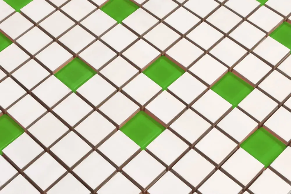 MOZAIKA CERAMICZNA BIAŁA, SZKLANA ZIELONA – dekoracyjne do wnętrz – Szklane Mozaiki