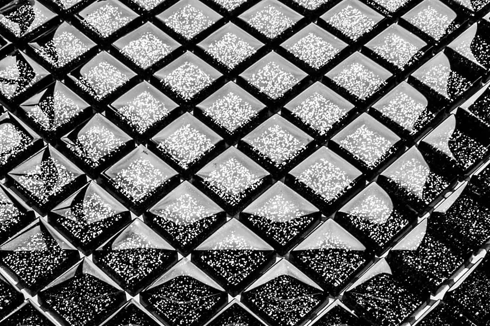 MOZAIKA SZKLANA CZARNA NERO BROKAT SREBRNY 30x30cm 8mm – dekoracyjne do wnętrz – Szklane Mozaiki