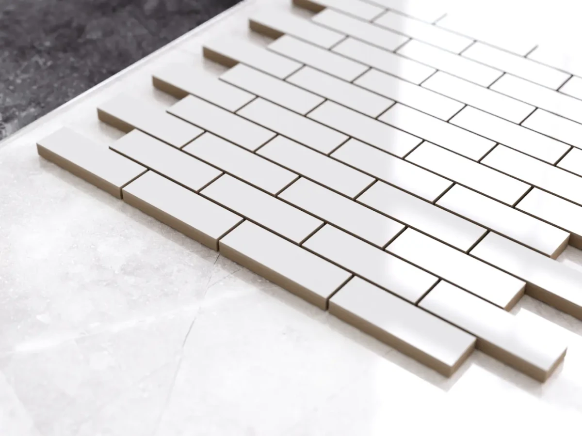 MOZAIKA CERAMICZNA BIAŁA WHITE POŁYSK CEGIEŁKA MUREK REGULARNY – dekoracyjne do wnętrz – Szklane Mozaiki