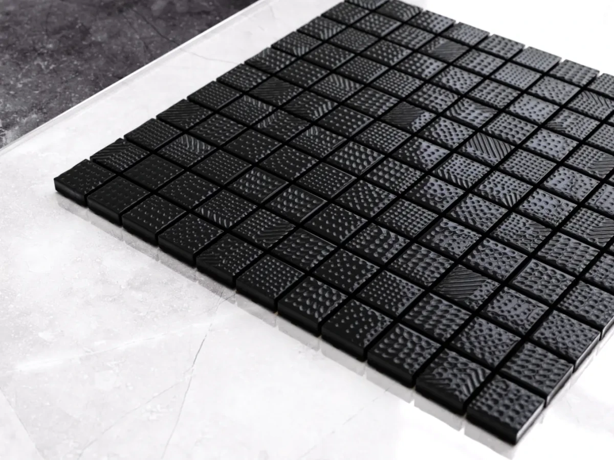 MOZAIKA SZKLANA CZARNA NERO SWETER 30x30cm 8mm – dekoracyjne do wnętrz – Szklane Mozaiki