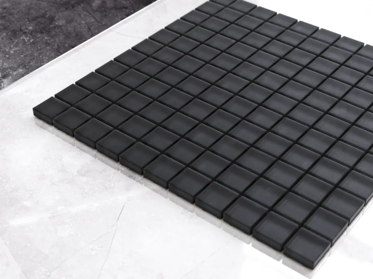 MOZAIKA SZKLANA CZARNA NERO SOFT BLACK 30x30cm 8mm – dekoracyjne do wnętrz – Szklane Mozaiki