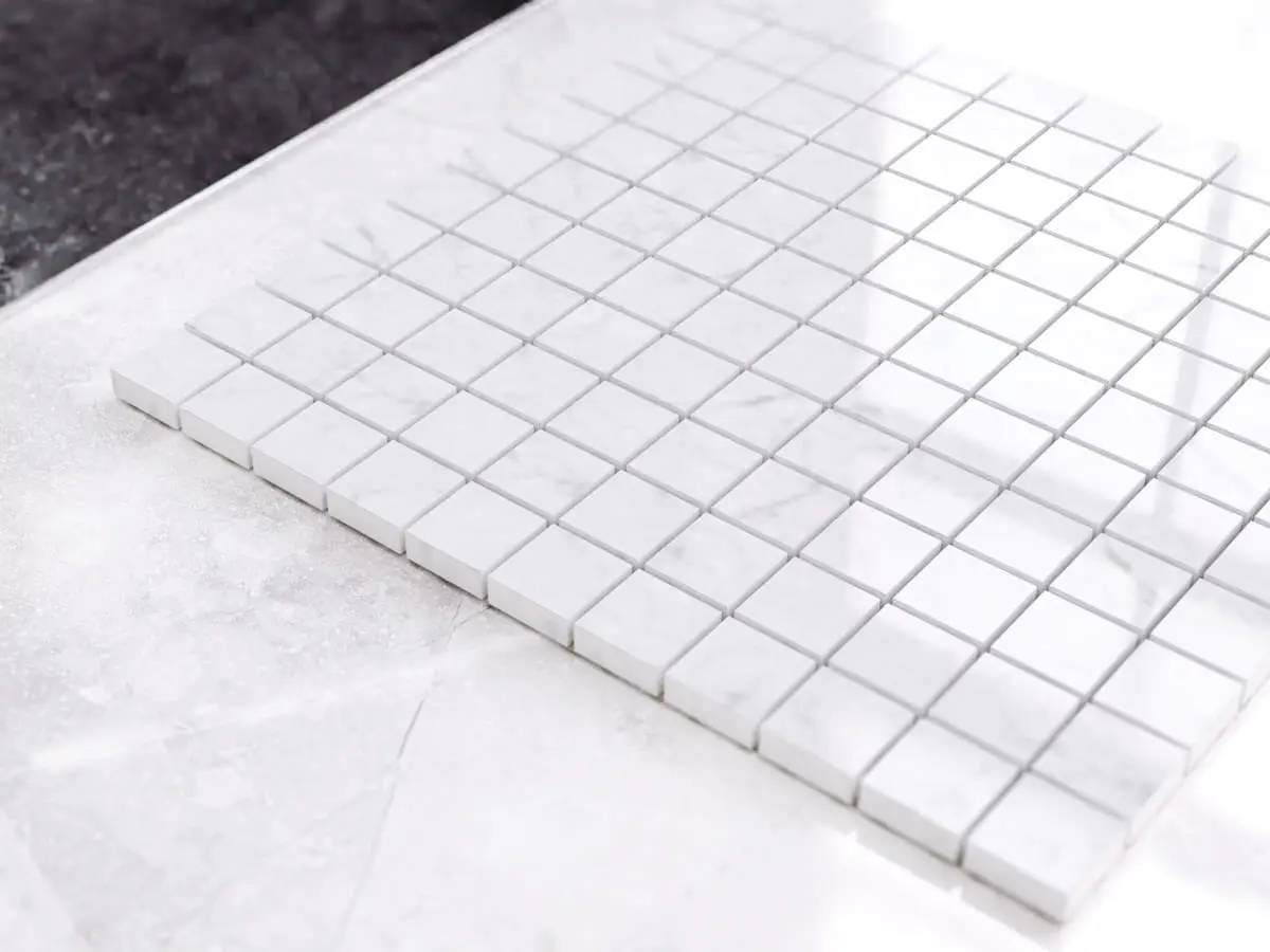 MOZAIKA  KAMIENNA BIAŁA MARBLE CARRARA CALACATTA  – dekoracyjne do wnętrz – Szklane Mozaiki