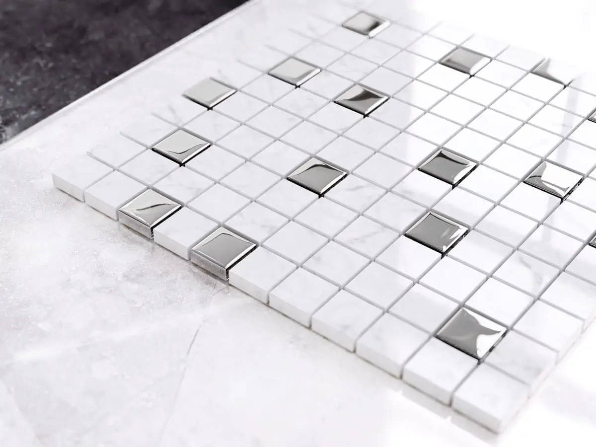 MOZAIKA SZKLANA MARMUR SILVER MARBLE 30x30cm 8mm – dekoracyjne do wnętrz – Szklane Mozaiki