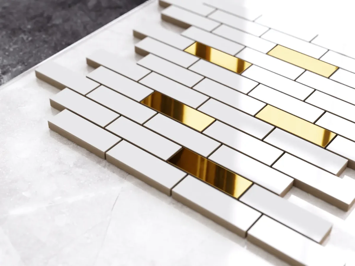 MOZAIKA CERAMICZNA BIAŁA WHITE POŁYSK GOLD CEGIEŁKA MUREK NIEREGULARNY – dekoracyjne do wnętrz – Szklane Mozaiki