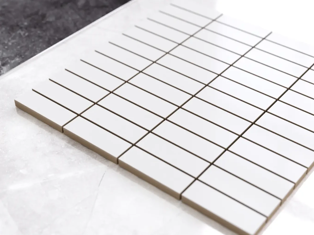 MOZAIKA CERAMICZNA BIAŁA WHITE MATOWA CEGIEŁKA – dekoracyjne do wnętrz – Szklane Mozaiki