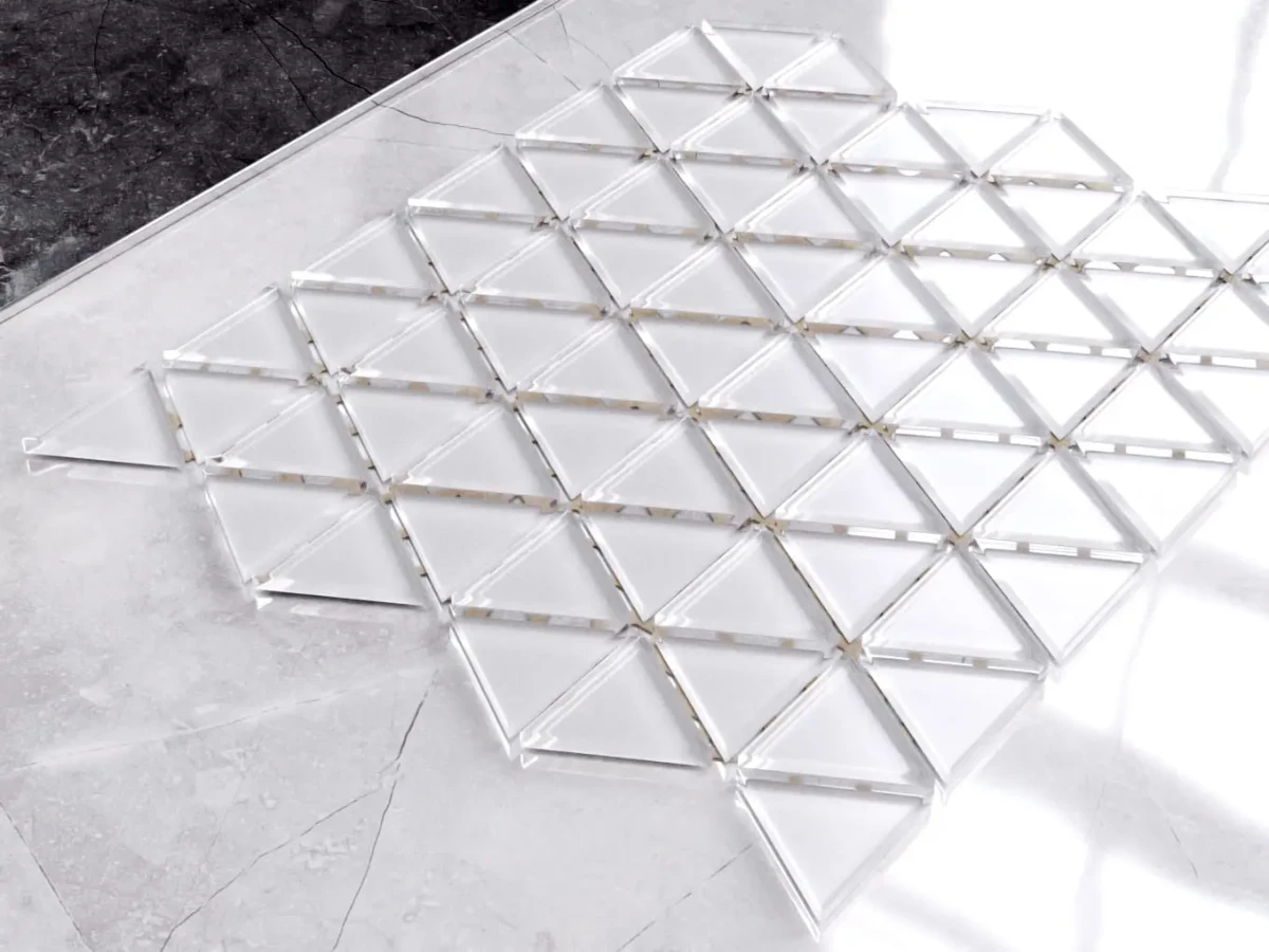 MOZAIKA SZKLANA TRIANGLE BLANKET BIAŁA WHITE – dekoracyjne do wnętrz – Szklane Mozaiki