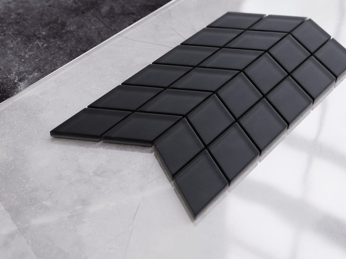 MOZAIKA SZKLANA DOUBLE CHEVRON ROMB CZARNY SOFT BLACK – dekoracyjne do wnętrz – Szklane Mozaiki